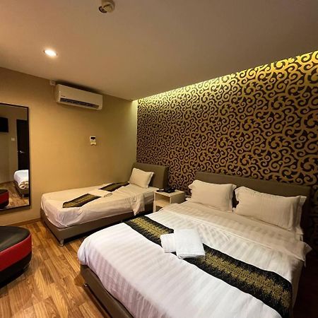 M Boutique Inn Мири Экстерьер фото