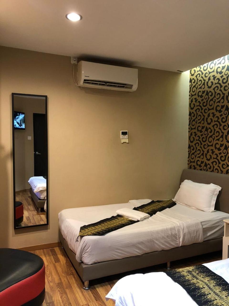 M Boutique Inn Мири Экстерьер фото
