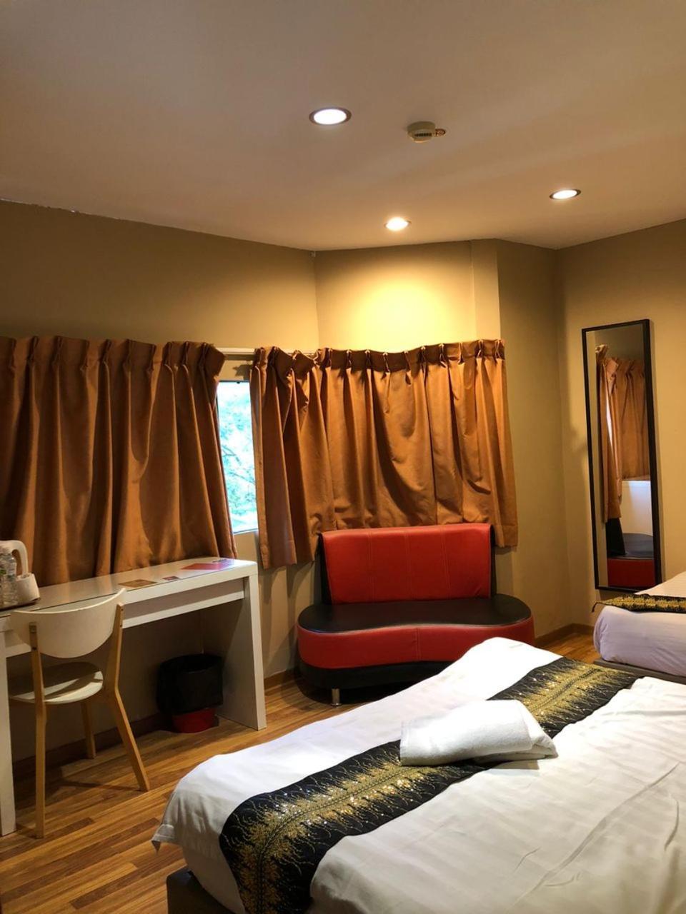 M Boutique Inn Мири Экстерьер фото