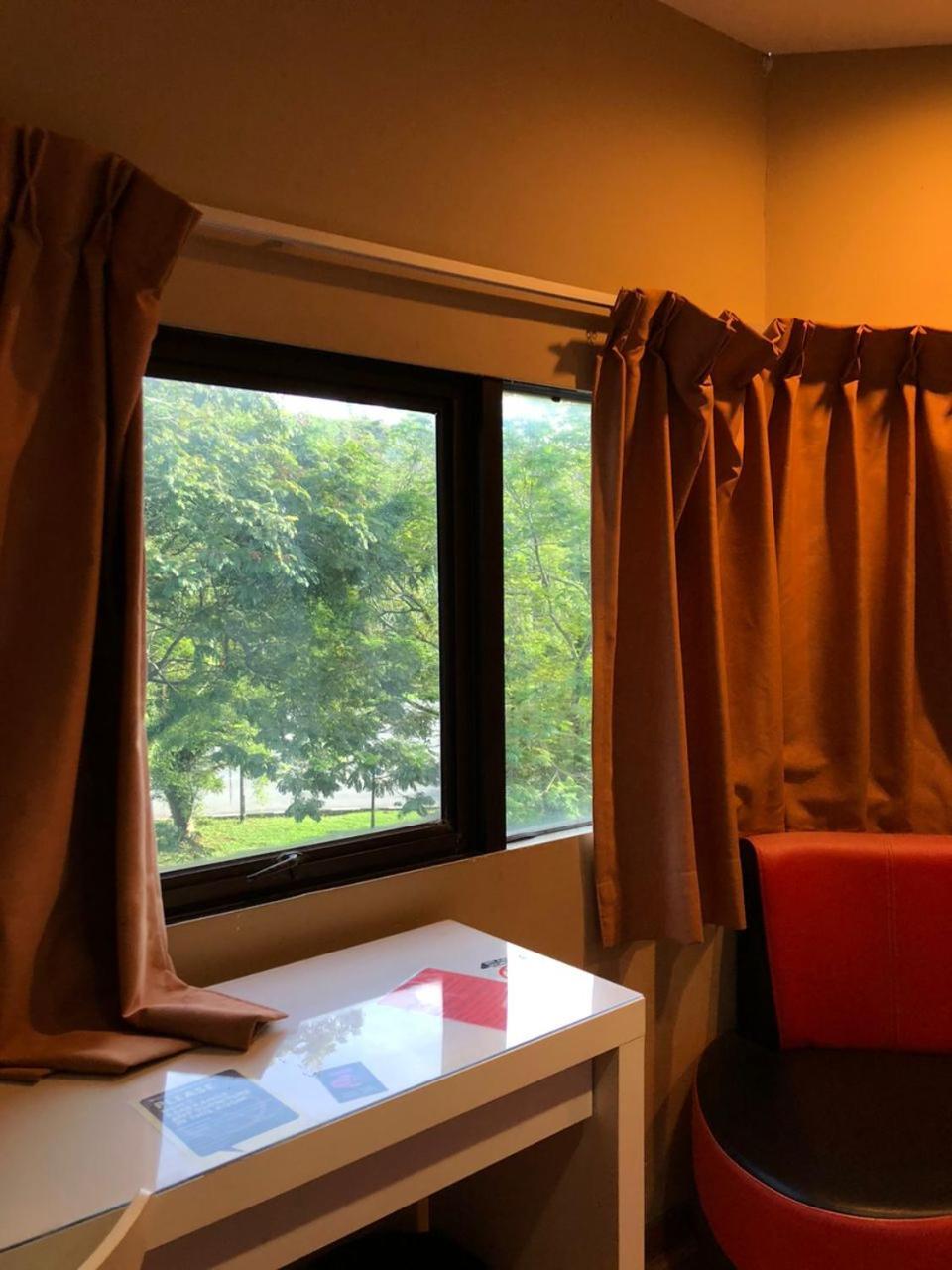 M Boutique Inn Мири Экстерьер фото
