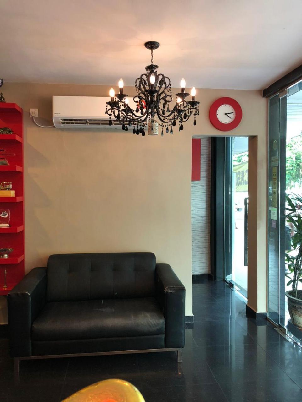 M Boutique Inn Мири Экстерьер фото