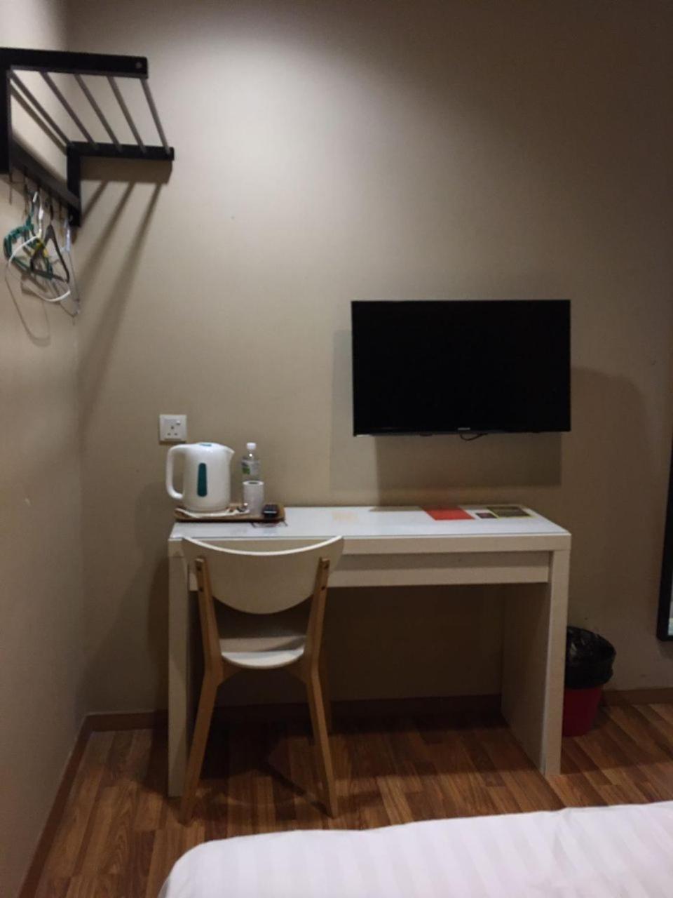 M Boutique Inn Мири Экстерьер фото