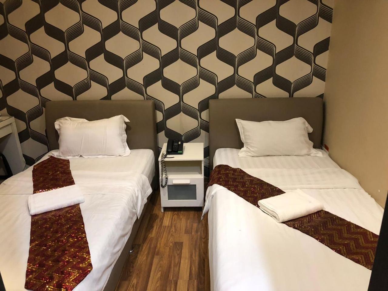 M Boutique Inn Мири Экстерьер фото