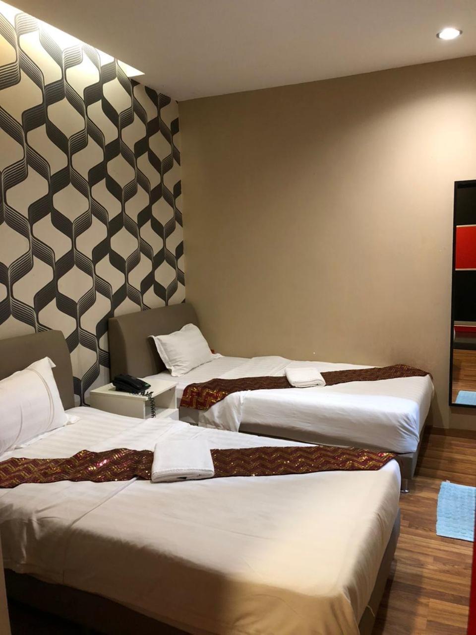 M Boutique Inn Мири Экстерьер фото