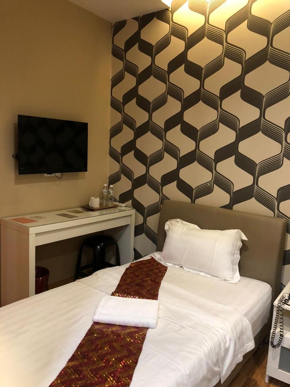 M Boutique Inn Мири Экстерьер фото